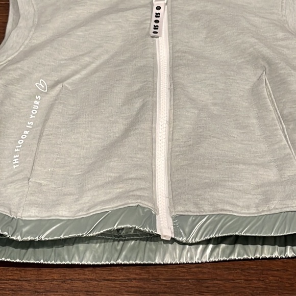 Athleta Girl x Simone Biles Green Vest Size XS 6 - Picture 3 of 5